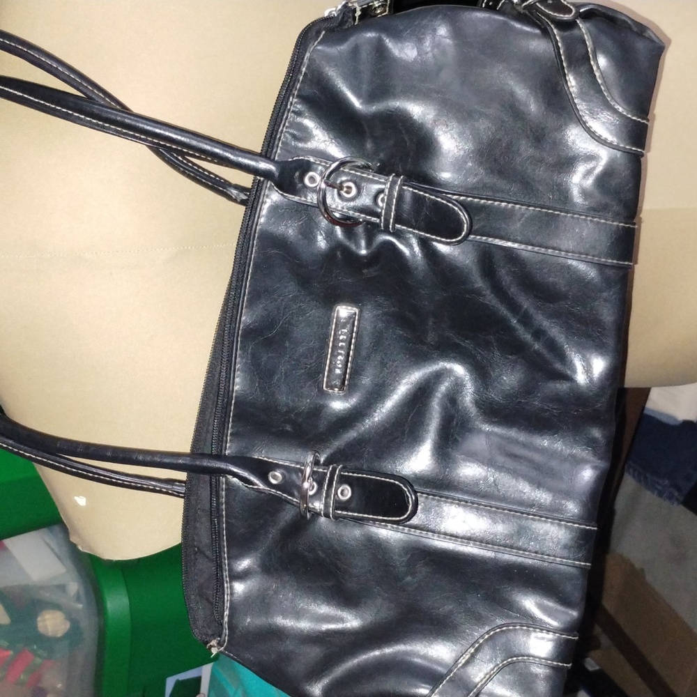 Black Rosetti leather looking appearance